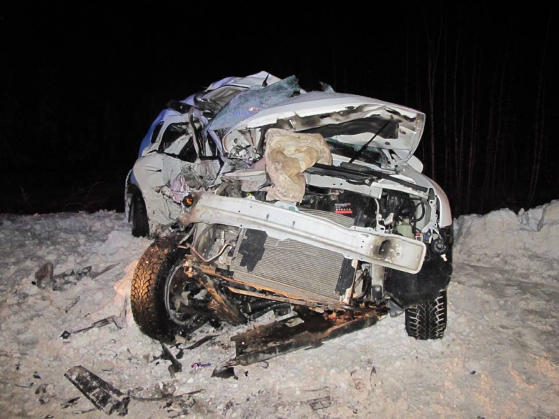 В Югре в массовом ДТП с грузовиком погибли три человека