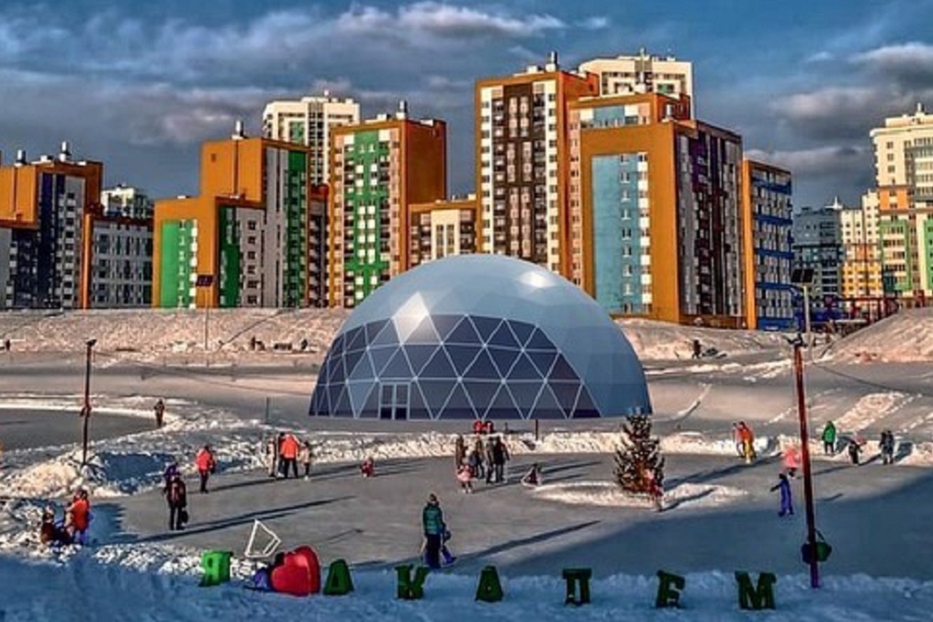 В Академическом в Екатеринбурге строят купольный дом на пруду
