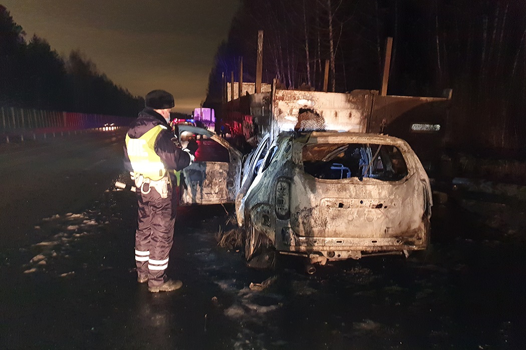 В Екатеринбурге водитель Renault Duster сгорел при столкновении с фурой МАЗ
