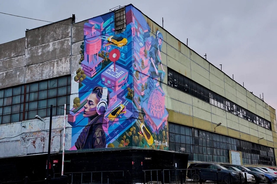 230-метровый мурал появился на фасаде Теле-клуба в Екатеринбурге
