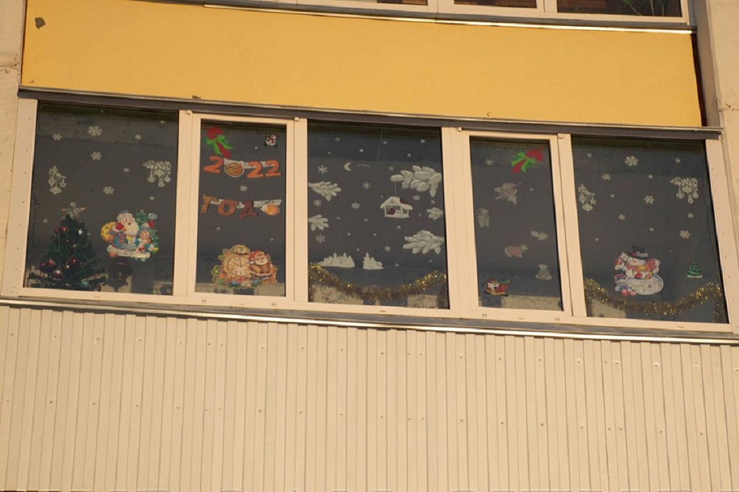 Балкон + лоджия + Новый год + украшение + украшение окна + окна + снеговик + 2022 + Курган + Дед Мороз