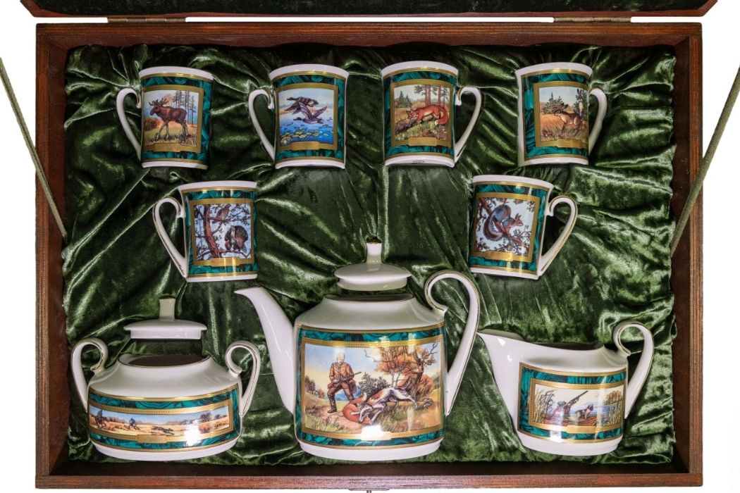 Чайный сервиз от Евгения Куйвашева на аукционе «Екатерининской Ассамблеи» выкупили за 42 млн рублей