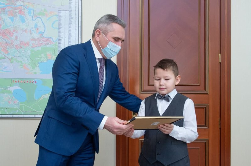 Губернатор Тюменской области исполнил новогодние желания детей.