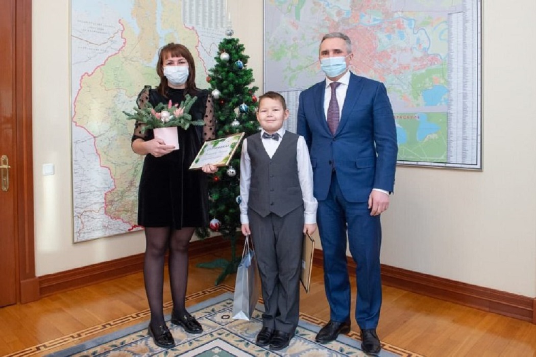 Губернатор Тюменской области исполнил новогодние желания детей.