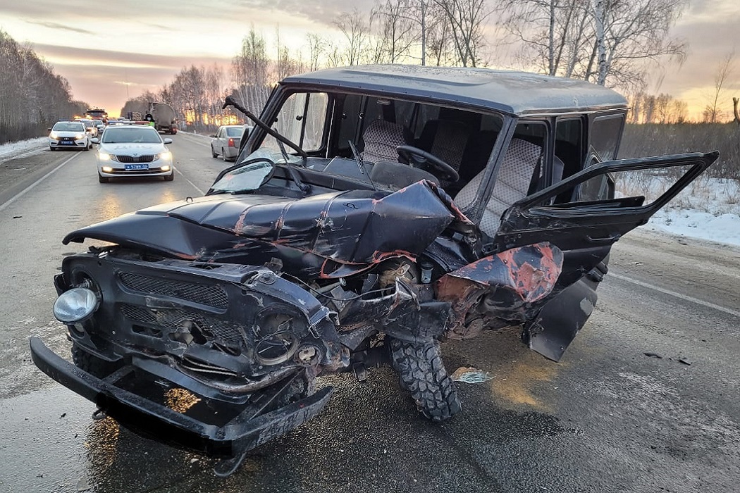 В ДТП с тремя автомобилями под Каменском-Уральским пострадали два человека
