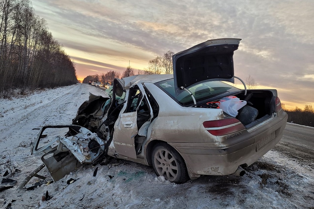 В ДТП с тремя автомобилями под Каменском-Уральским пострадали два человека