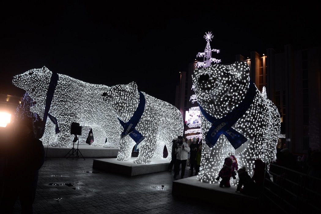 Медведи + белые медведи + СУЭНКО + зима + инсталляция + Курган + медвежья семья + арт-объект + Новый год + праздник + Троицкая площадь