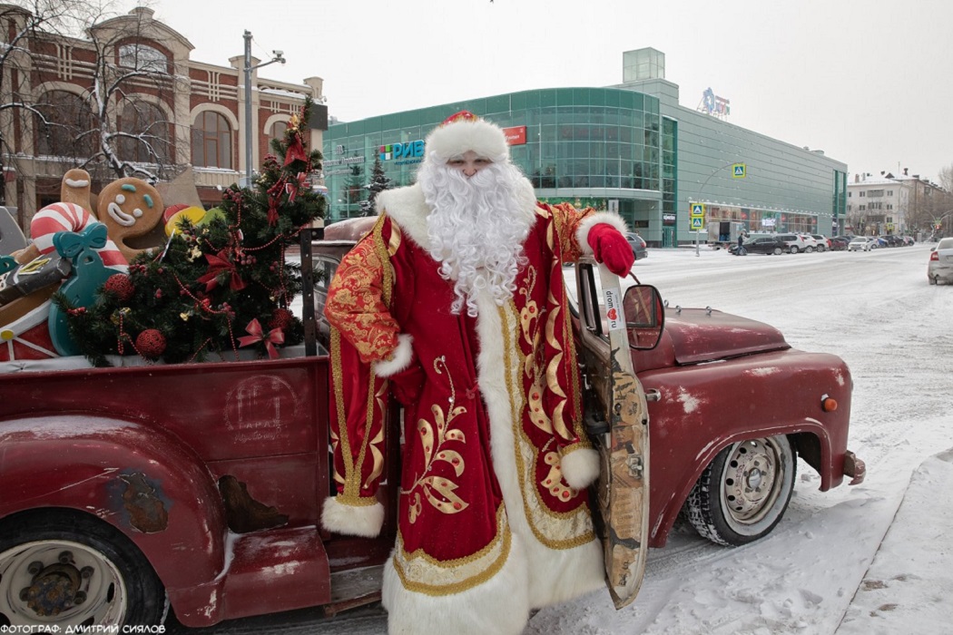 По Тюмени проедет Дед Мороз на ретро-автомобиле
