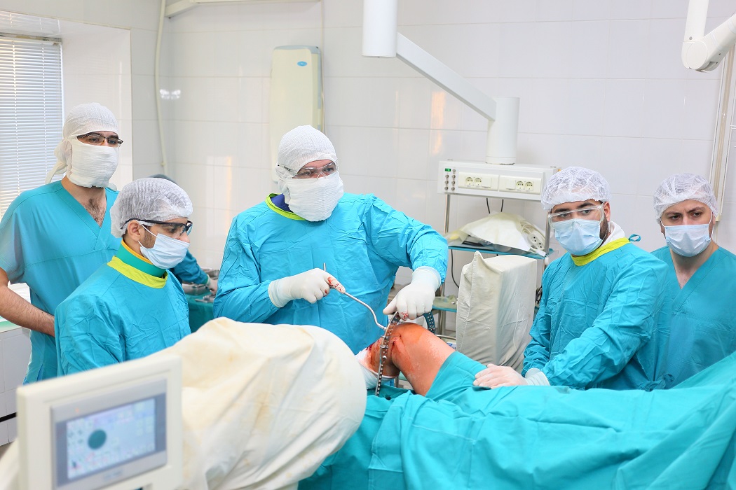 Травматологи Тобольска освоили новый метод лечения переломов 2