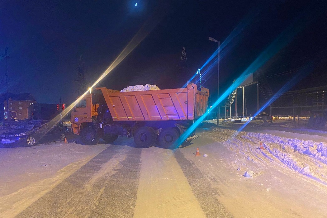 В Губкинском в ДТП со снегоуборщиком пострадал водитель легковушки