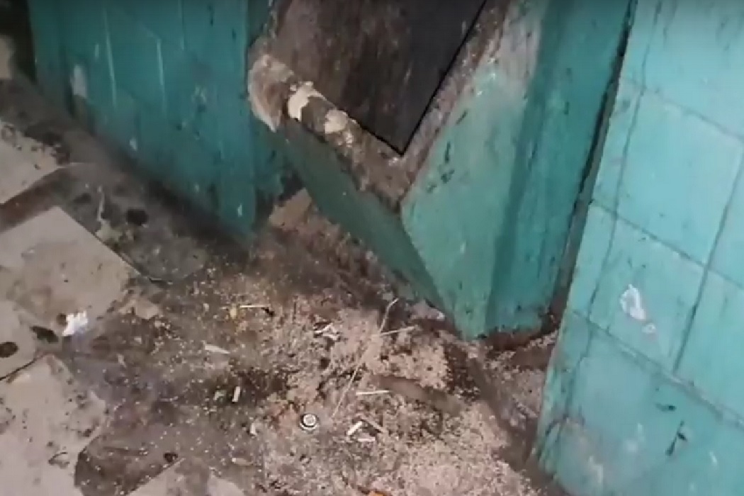 В Тобольске жильцы дома пожаловались на грязь и антисанитарию