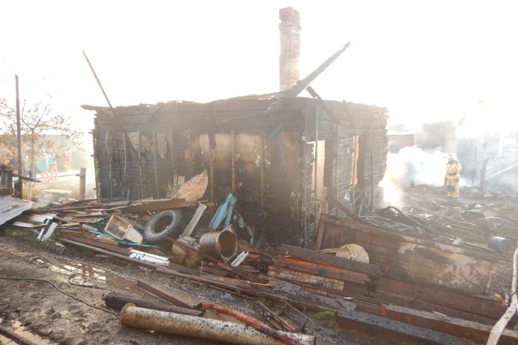 В Тюмени осудят мужчину, спалившего три дома из-за непотушенной сигареты 2