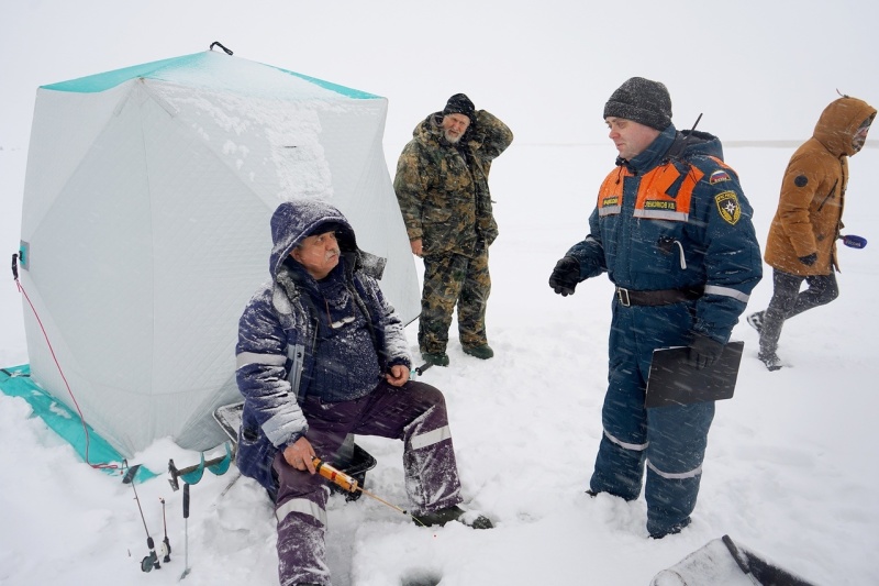 В Тюменской области четыре человека провалились под лед 1