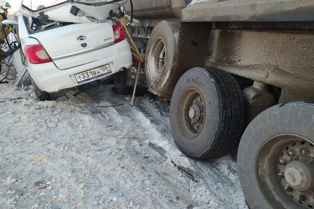 В Тюменской области в ДТП с грузовиком погибла пожилая пара