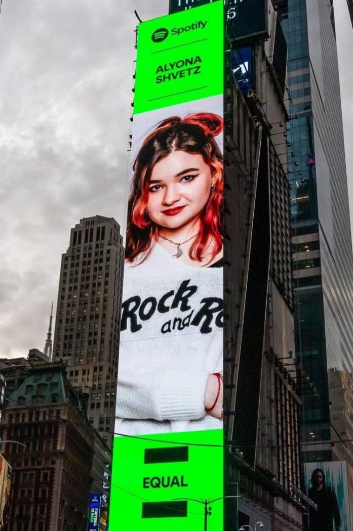 Челябинская певица стала лицом рекламы в Нью-Йорке
