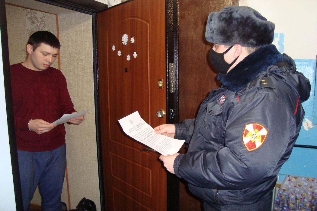 На Урале росгвардейцы расскажут гражданам, как обезопасить себя и свое имущество в новогодние праздники 