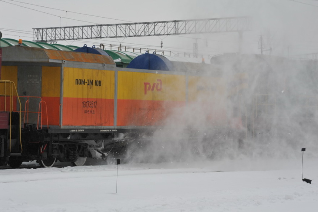 Более 12 тысяч км путей очистили от снега на Свердловской магистрали после сильных снегопадов