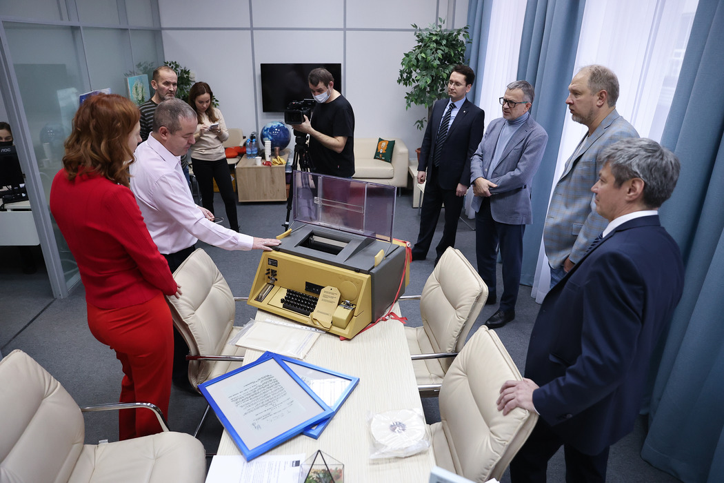 ТАСС передал раритетный телетайп в музей Уральского государственного университета 