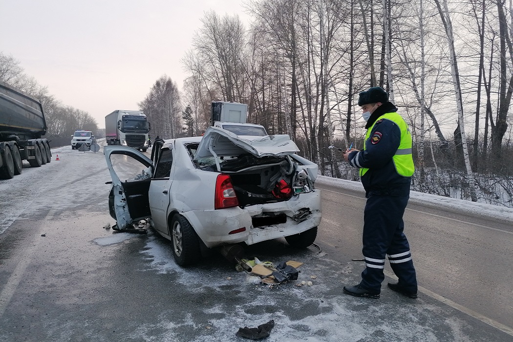 На Урале в ДТП с пятью машинами пострадала 15-летняя девочка и трое взрослых 