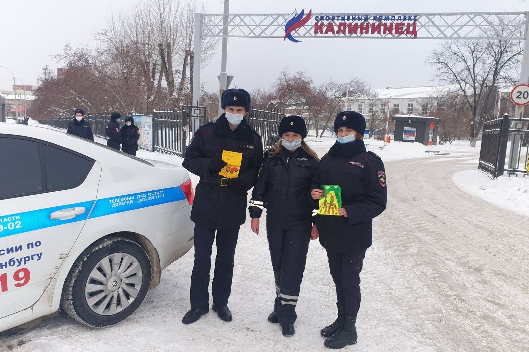 В Екатеринбурге курсанты юридического института вышли на улицы города