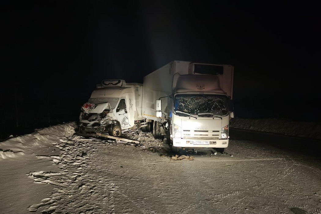 На Ямале водитель фургона попал в больницу после ДТП с Газелью