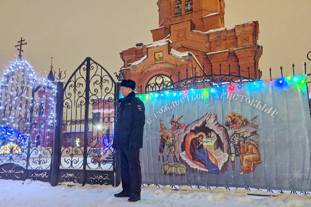 Церковь + Рождество + Новый год + полиция + мент + дежурство + общественная безопасность