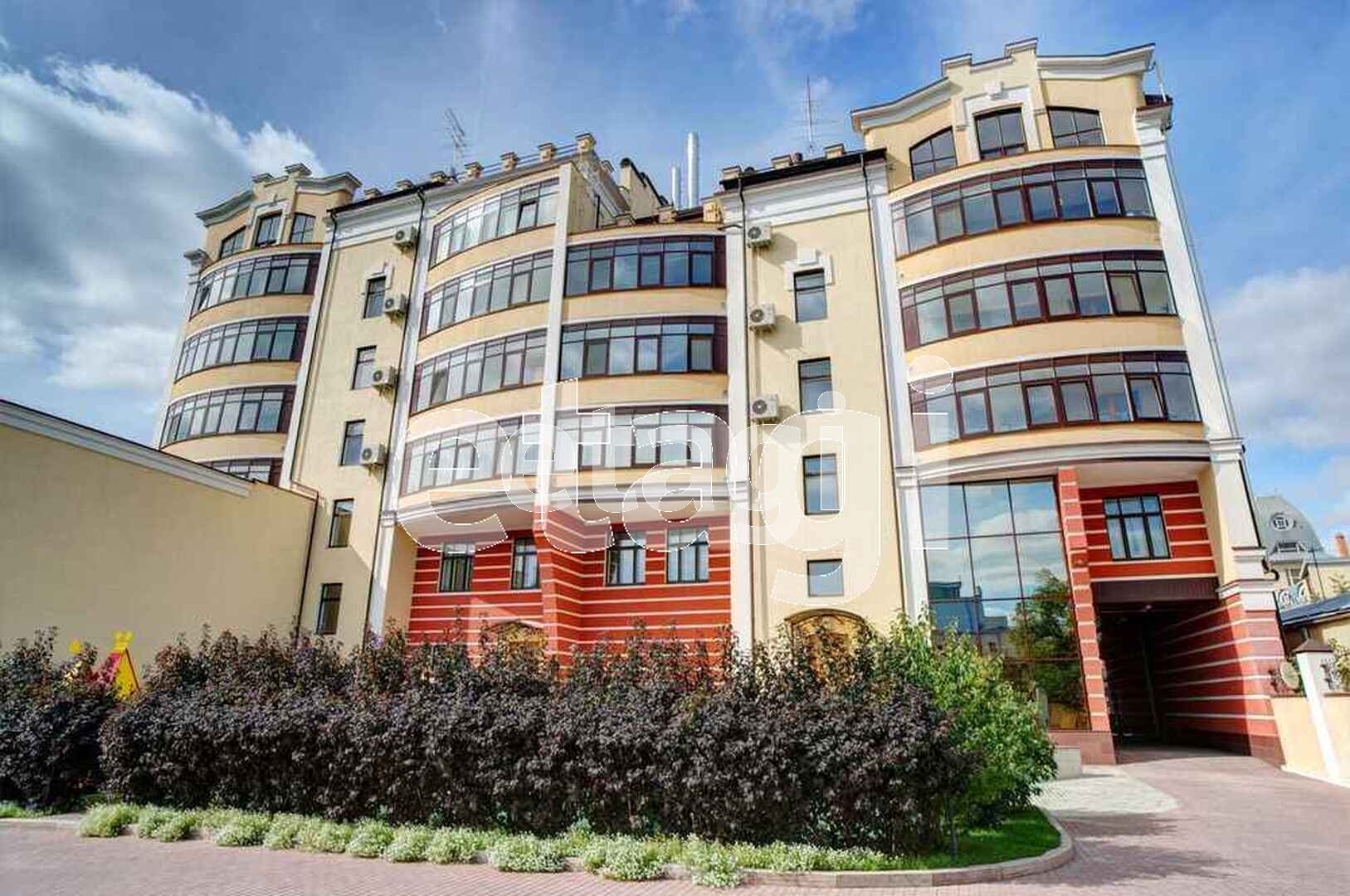 В культурно-историческом центре Тюмени продают трехкомнатную квартиру за 70 млн рублей 4