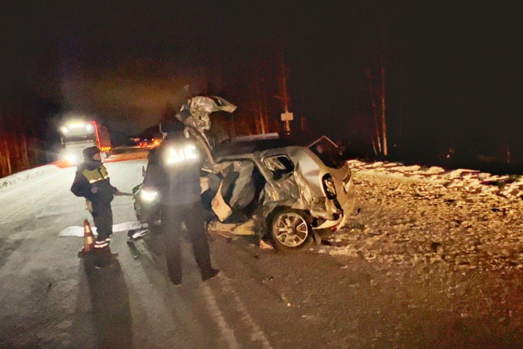 На Серовском тракте водитель Renault пострадал в ДТП с двумя фургонами и автобусом