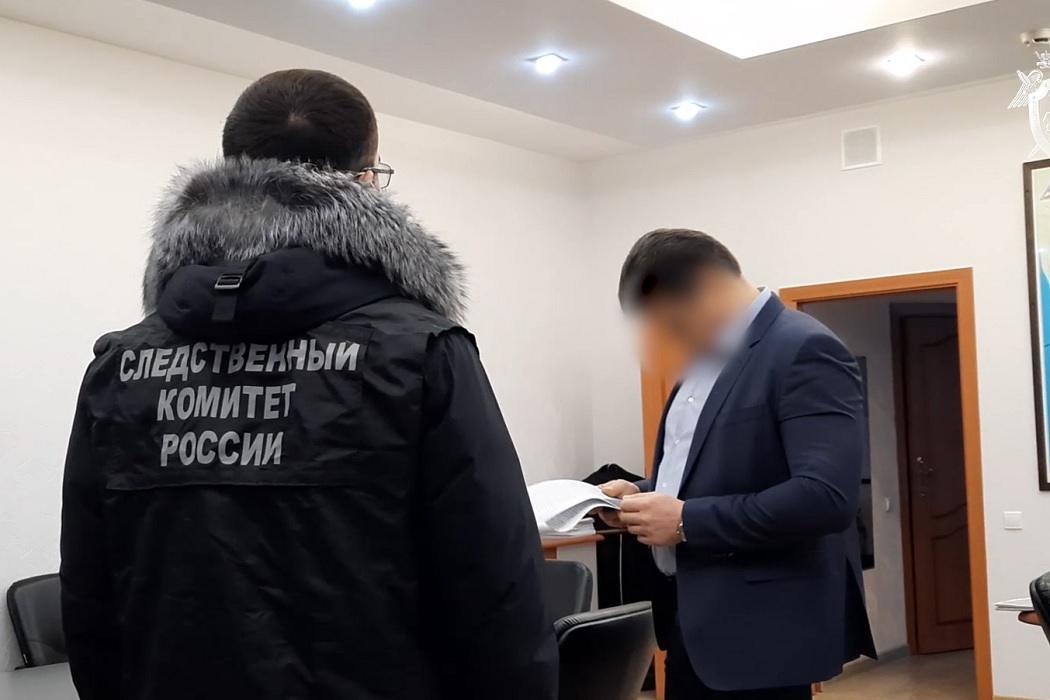 Директора дорожного предприятия Ханты-Мансийска обвиняют в получении взятки