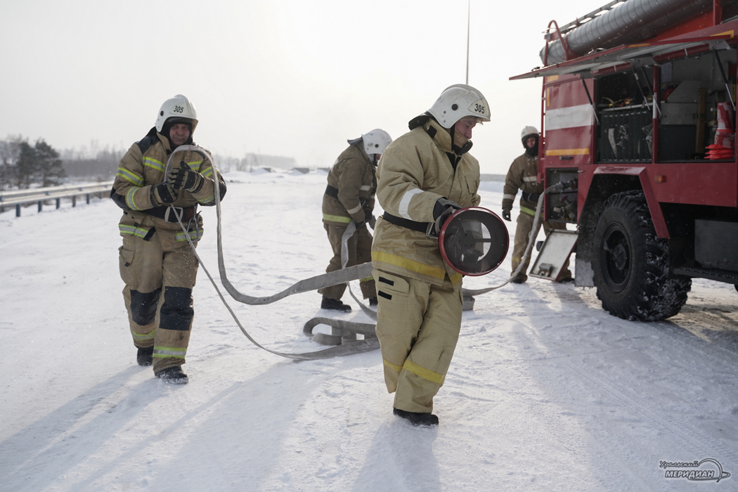 Восемь человек спасли пожарные в Тюменской области