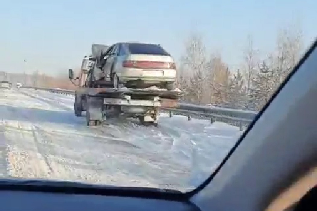 В Екатеринбурге водитель «Лады» пострадал в ДТП с грузовиком