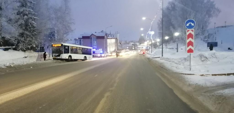 В Ханты-Мансийске семь человек пострадали в ДТП с автобусом