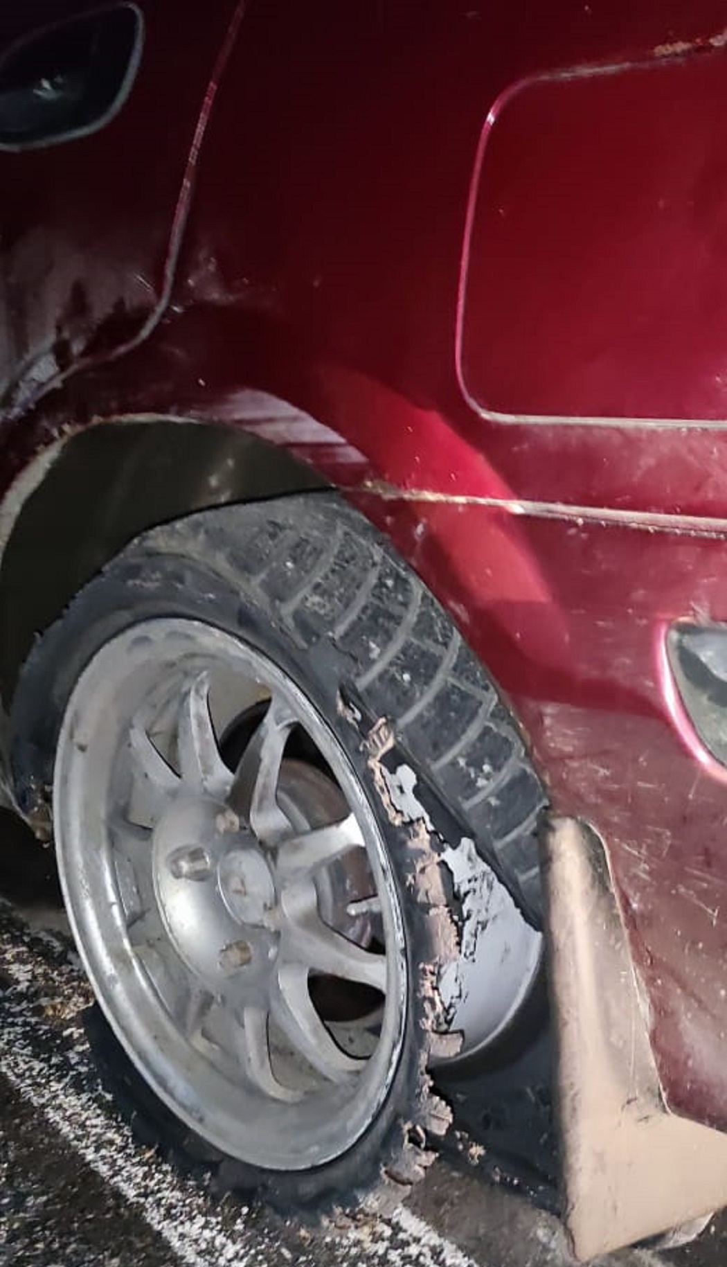 В Свердловской области водитель иномарки остановился после стрельбы полиции по колёсам