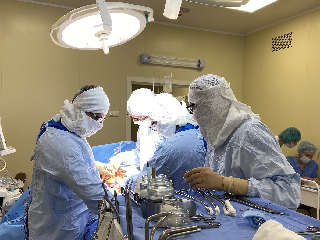 Врачи Сургута выполнили уникальную операцию 70-летнему пациенту с раком