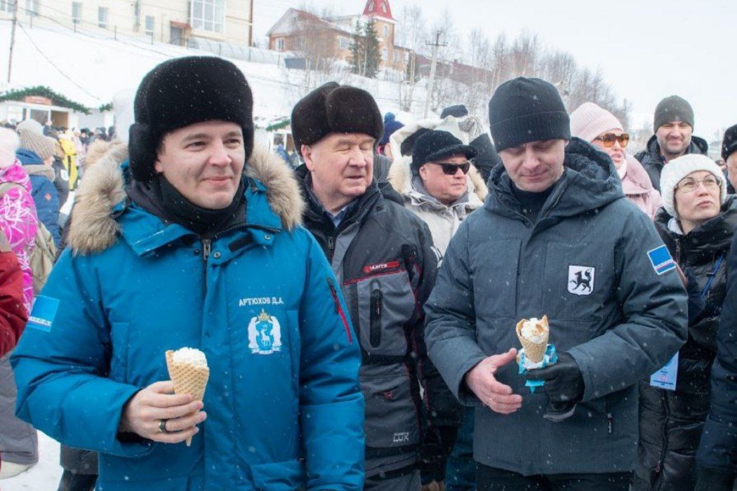 Дмитрий Артюхов оценил тюменское мороженое на Дне оленевода в Салехарде