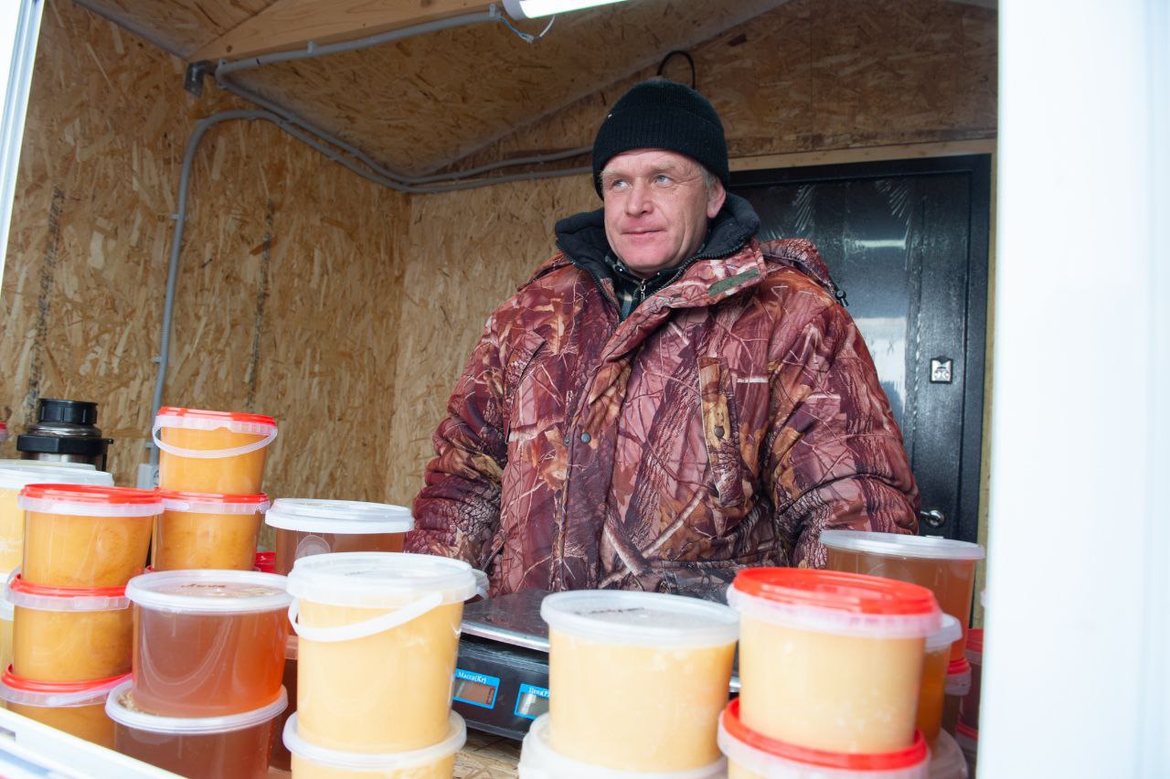 Дмитрий Артюхов оценил тюменское мороженое на Дне оленевода в Салехарде