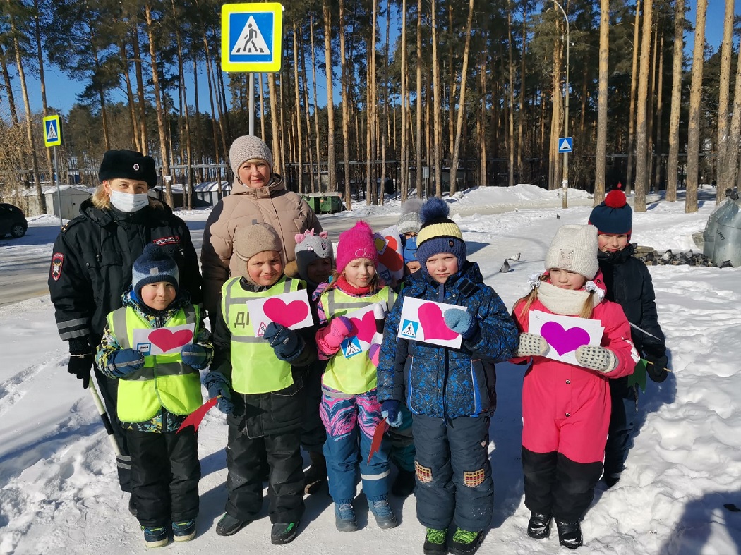 Госавтоинспекция Свердловской области проводит для школьников экскурсии по пешим маршрутам