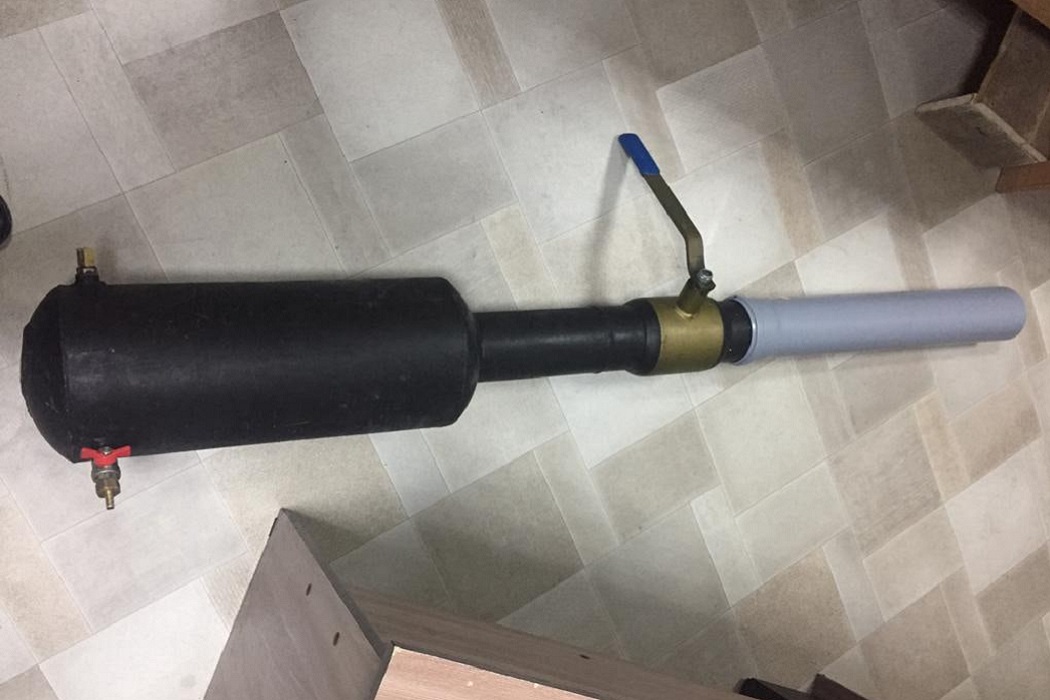 Новолялинскую ИК-54 обстреляли телефонами из пневмопушки