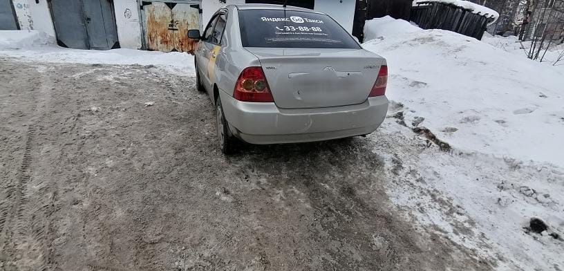 В Ханты-Мансийске водитель такси сбил женщину 1