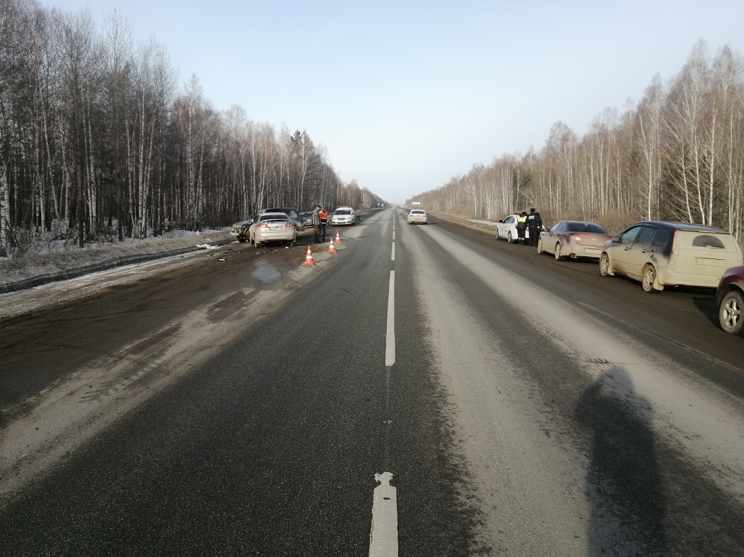 В Свердловской области два человека пострадали при столкновении автомобилей