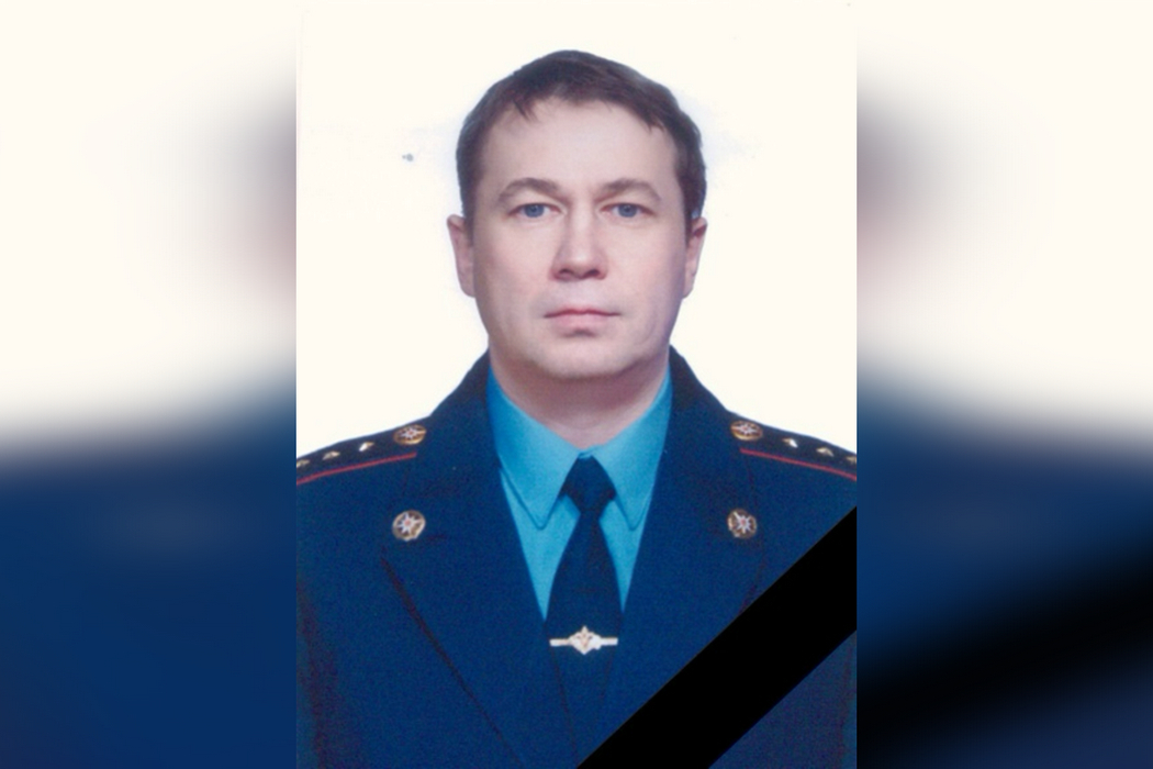 В Первоуральске во время тушения пожара в автосервисе погиб спасатель МЧС