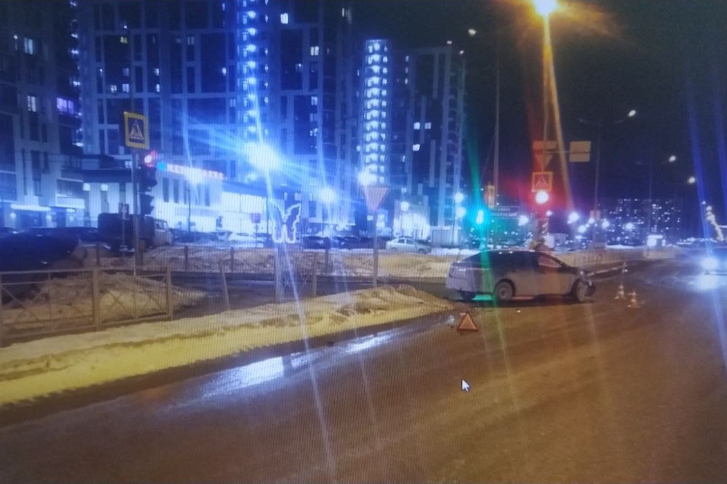 Водитель «БМВ» спровоцировал ДТП и сбил двух пешеходов в Тюмени 1