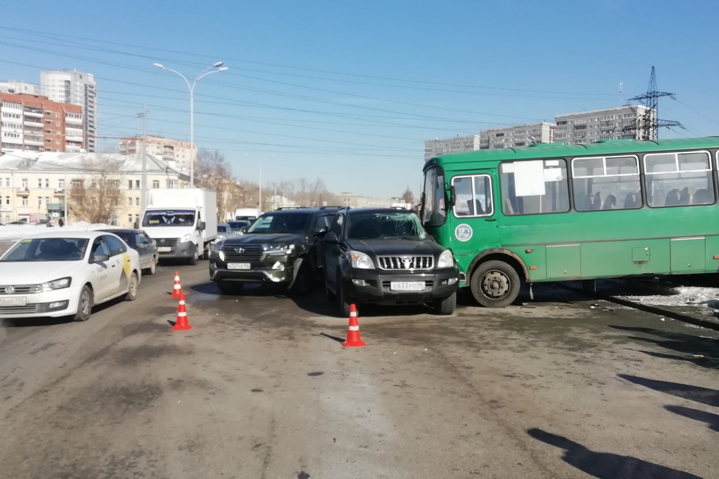 В ГИБДД Екатеринбурга рассказали о состоянии пострадавших в ДТП с автобусом №146