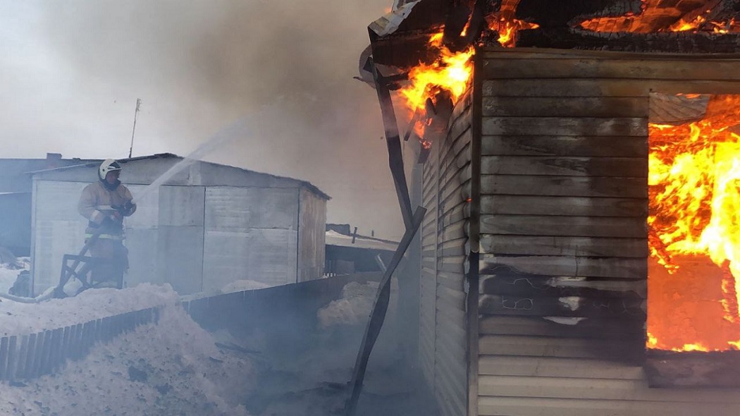 В деревне Озерки Таборинского района сгорел досуговый центр