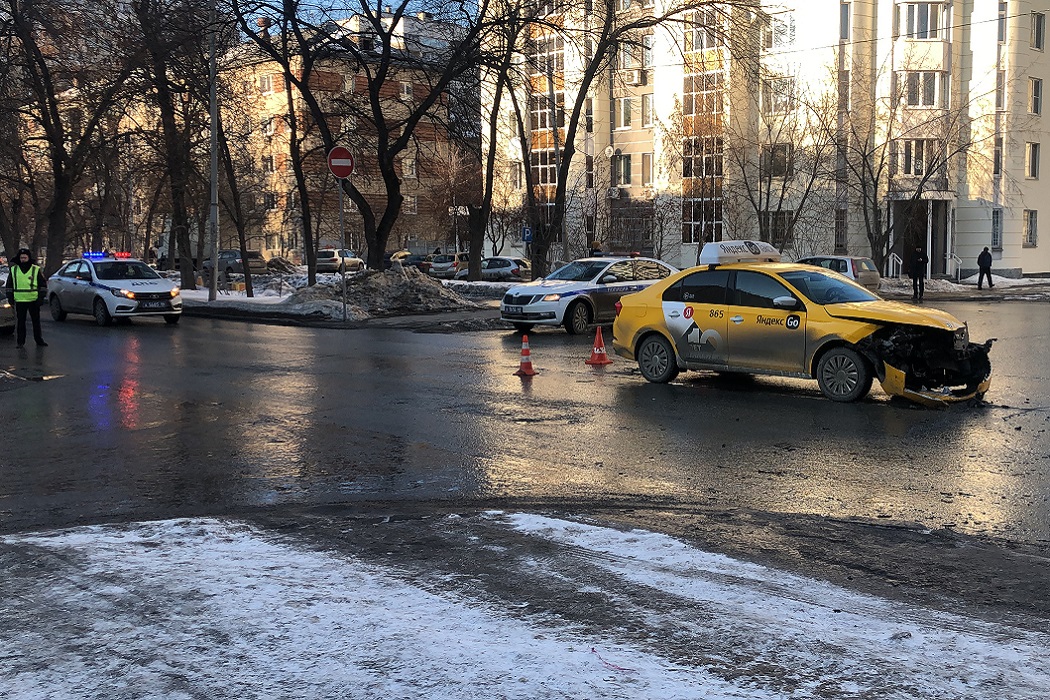 В Екатеринбурге три ребёнка и один взрослый пострадали в двух ДТП за день