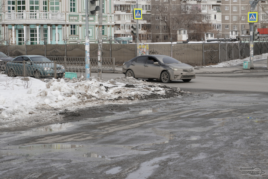 Власти Екатеринбурга проконтролировали уборку снега в зонах подтопления
