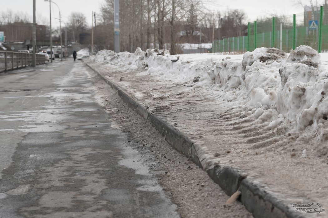 Власти Екатеринбурга проконтролировали уборку снега в зонах подтопления 