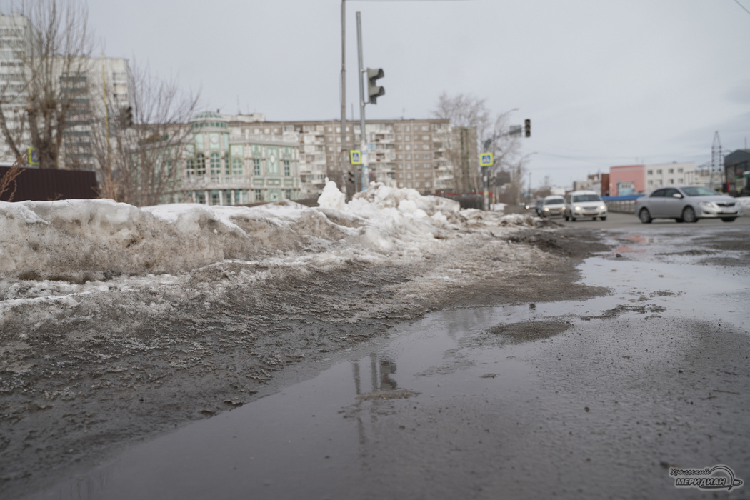 Власти Екатеринбурга проконтролировали уборку снега в зонах подтопления