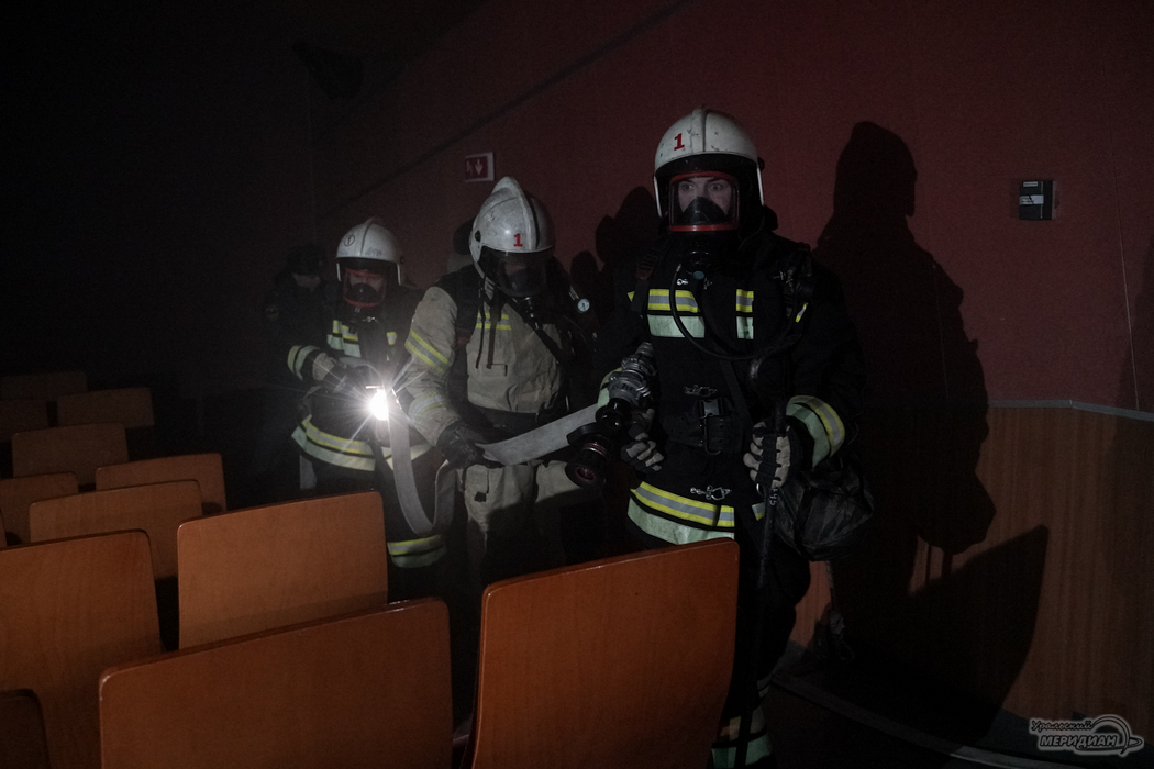 Управление МЧС по Свердловской области провело учения по тушению пожара в Центре культуры «Урал»