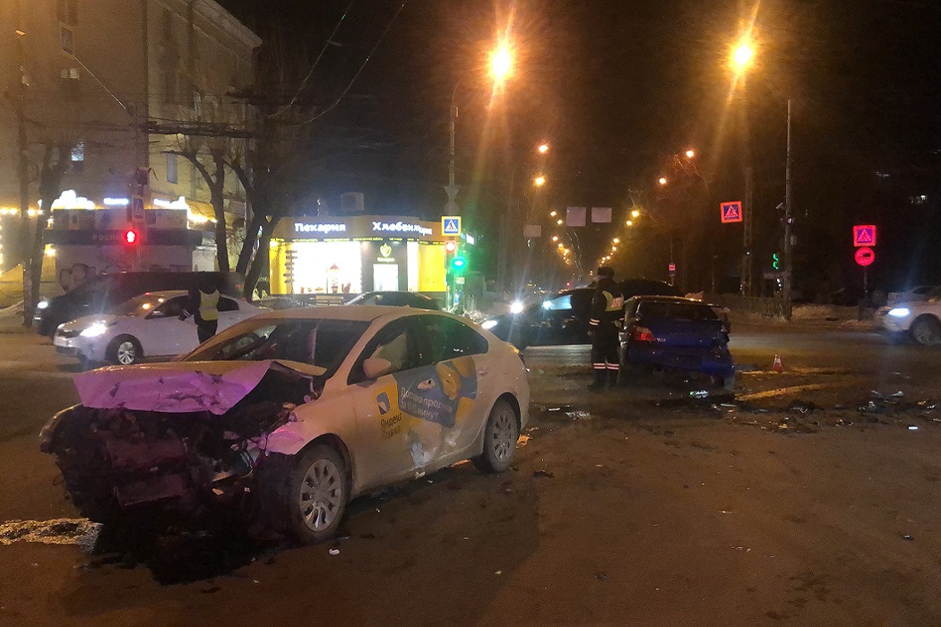 В ДТП на Щорса-Белинского в Екатеринбурге пострадал 12-летний пассажир KIA
